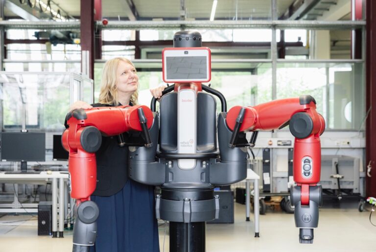 Maschine mit Herz – Magazin #FAUmenschen 2025 porträtiert das Projekt FORSocialRobots